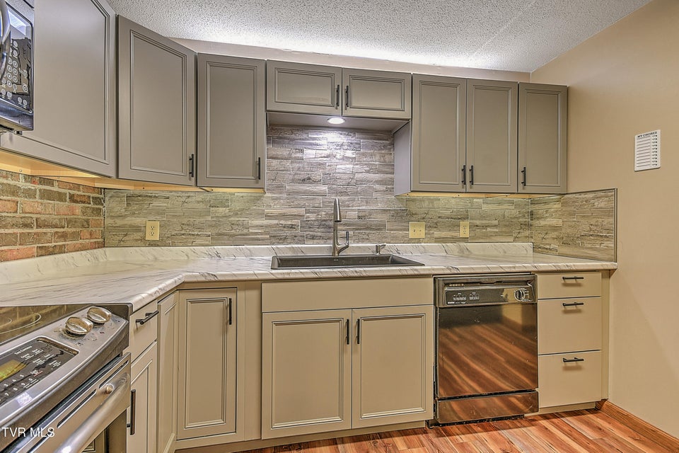 Photo #20: 500 Fleetwood Drive