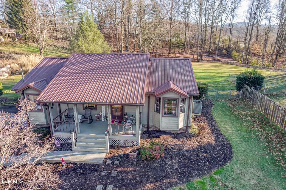 Photo #4: 155 Horseshoe Drive