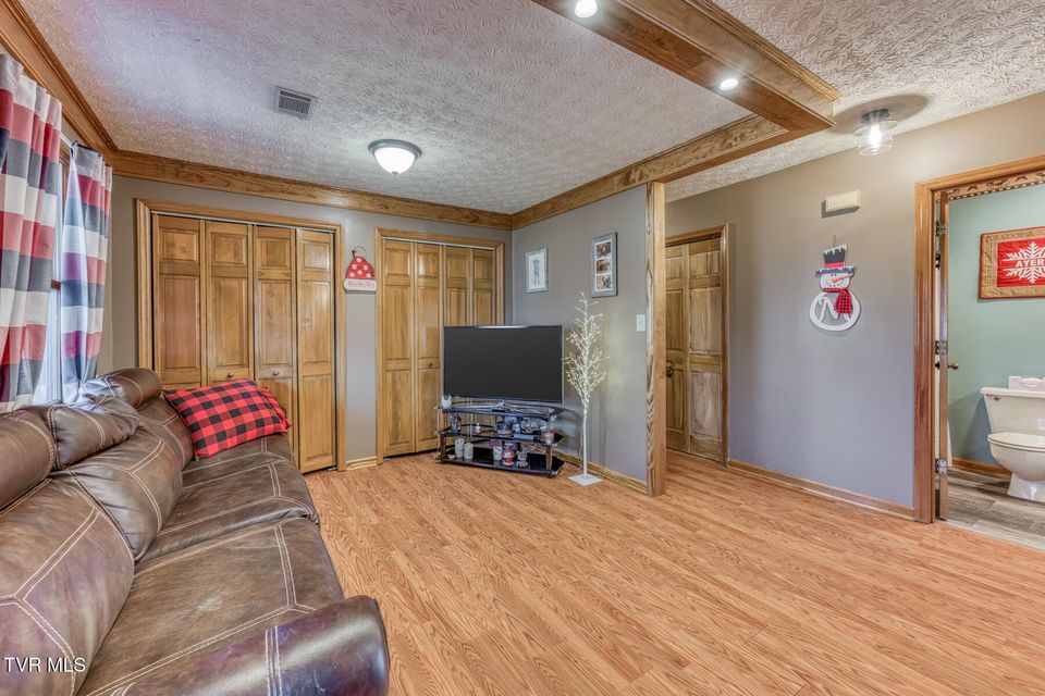 Photo #10: 155 Horseshoe Drive