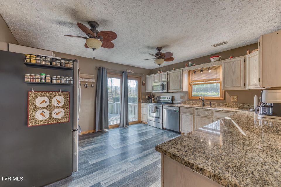 Photo #16: 155 Horseshoe Drive