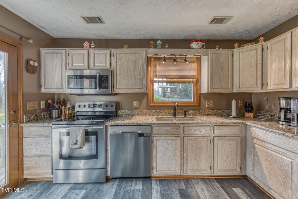 Photo #18: 155 Horseshoe Drive