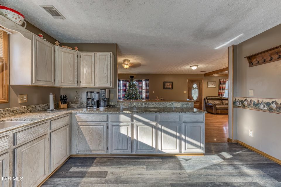 Photo #19: 155 Horseshoe Drive