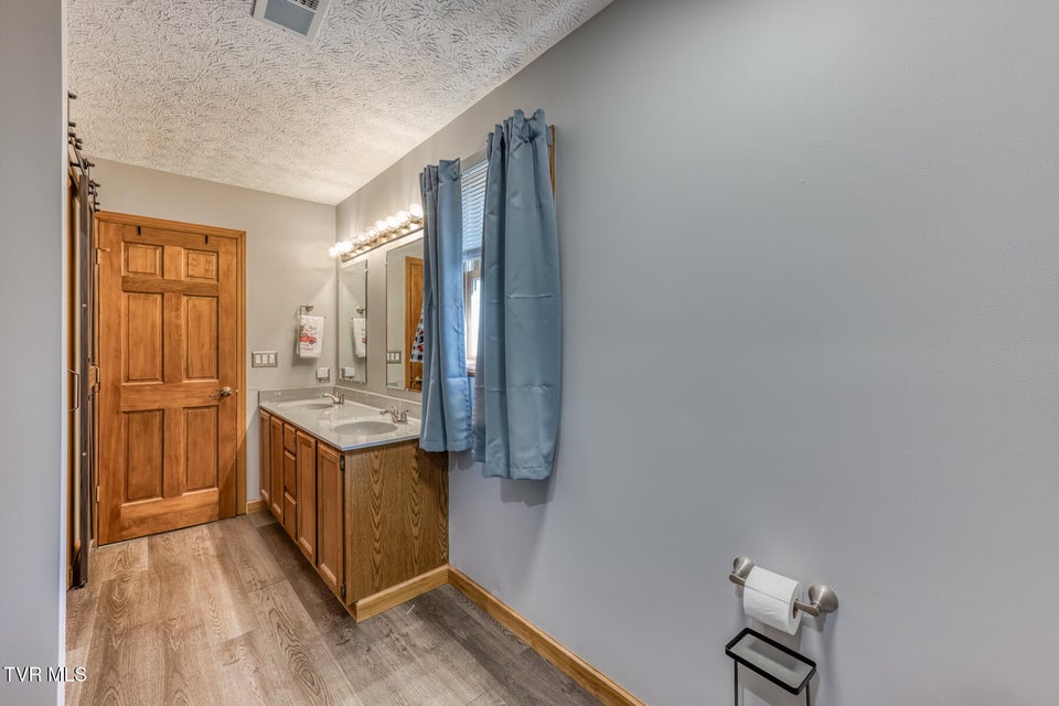 Photo #33: 155 Horseshoe Drive