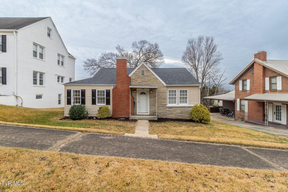 Photo #2: 165 Sevier Avenue