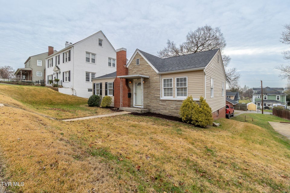 Photo #3: 165 Sevier Avenue