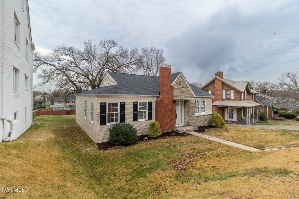 Photo #4: 165 Sevier Avenue