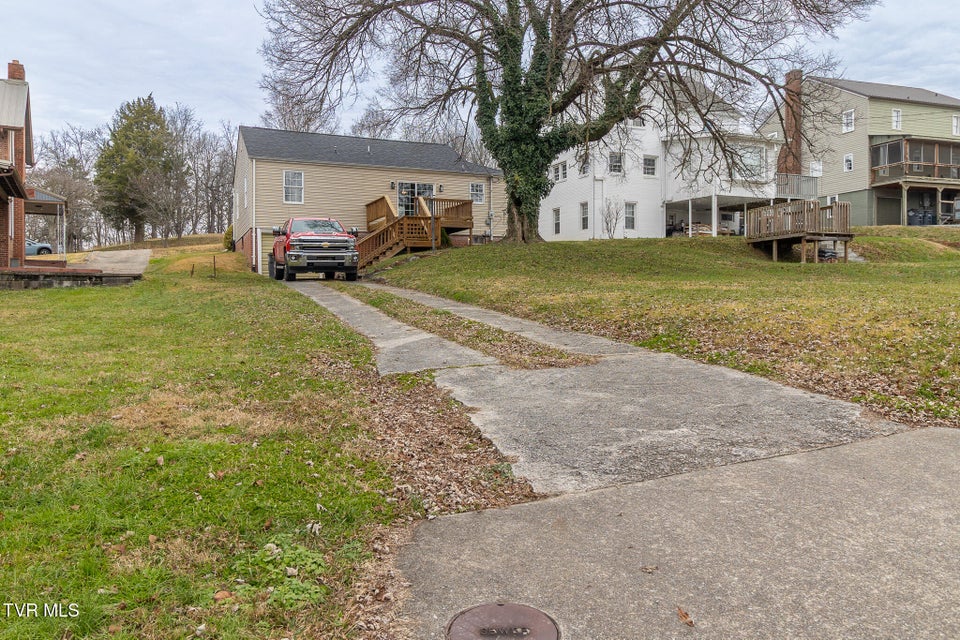 Photo #6: 165 Sevier Avenue