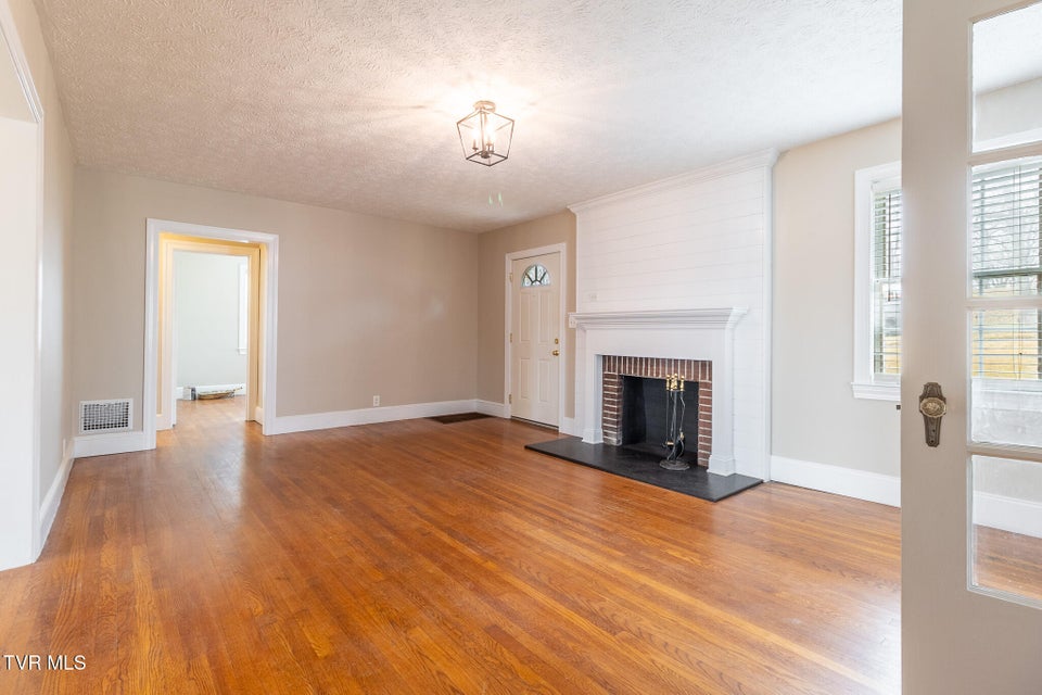 Photo #8: 165 Sevier Avenue