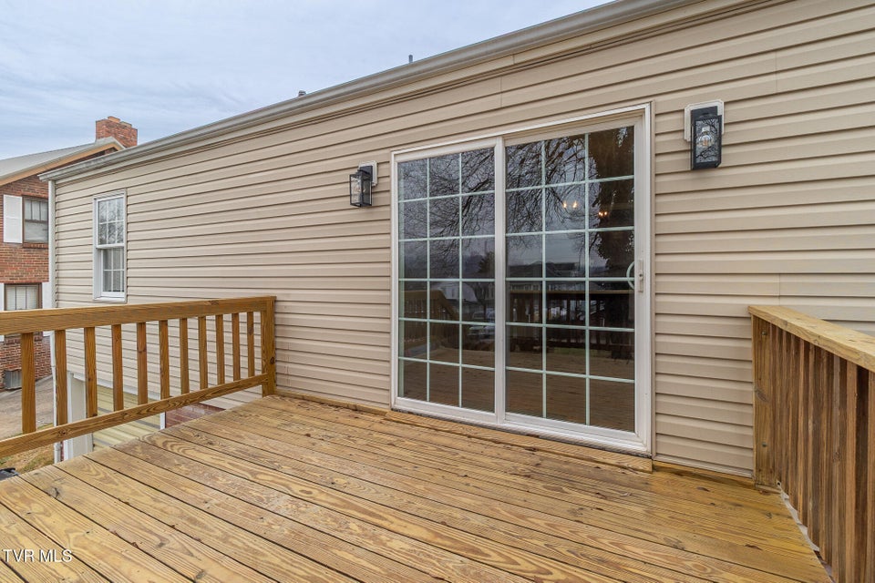 Photo #32: 165 Sevier Avenue