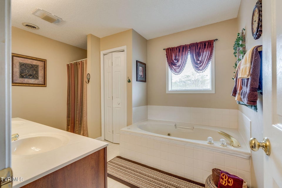 Photo #22: 171 Aston Court