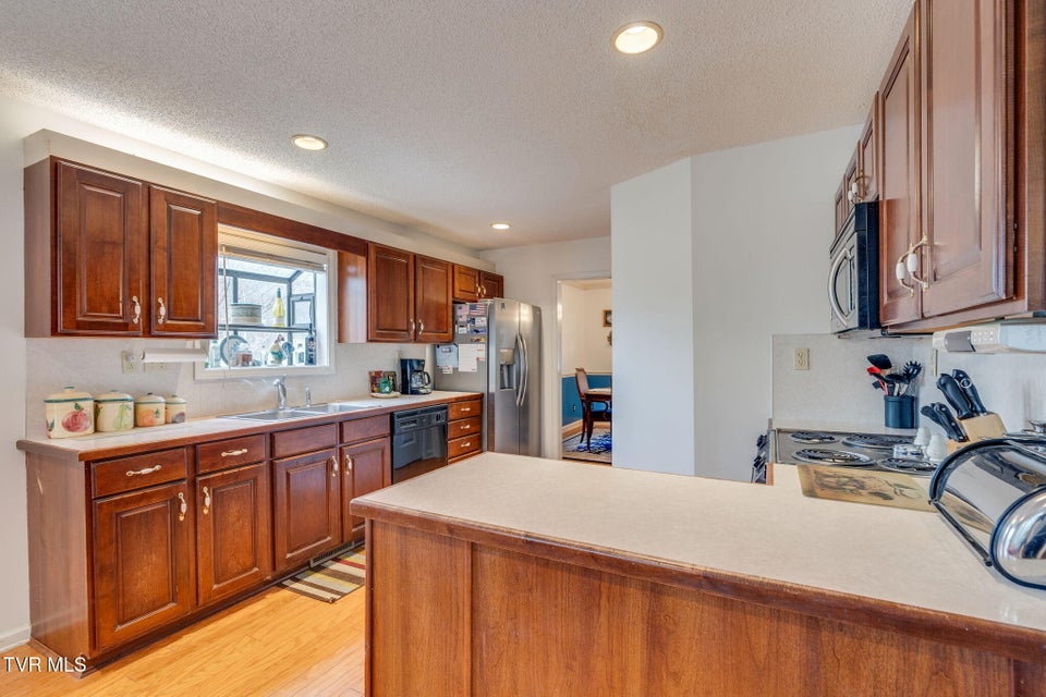 Photo #17: 171 Aston Court