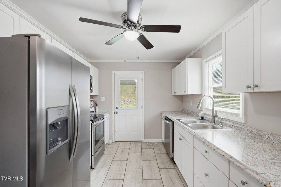 Photo #16: 119 Dakota Road