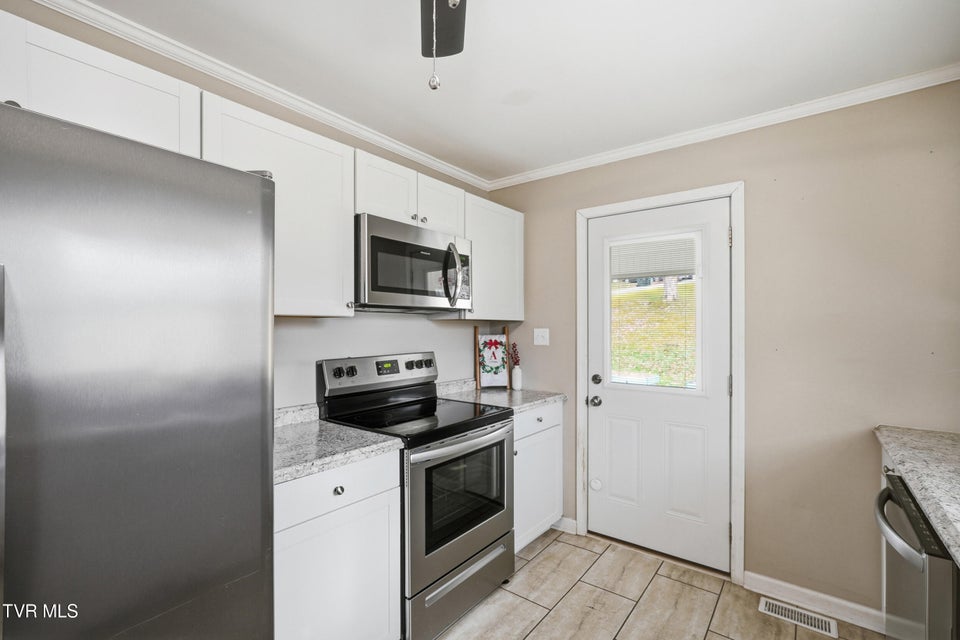 Photo #15: 119 Dakota Road