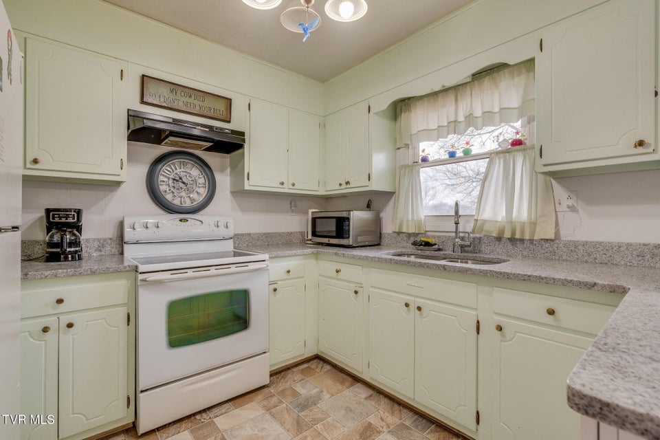 Photo #8: 1674 Gale Lane