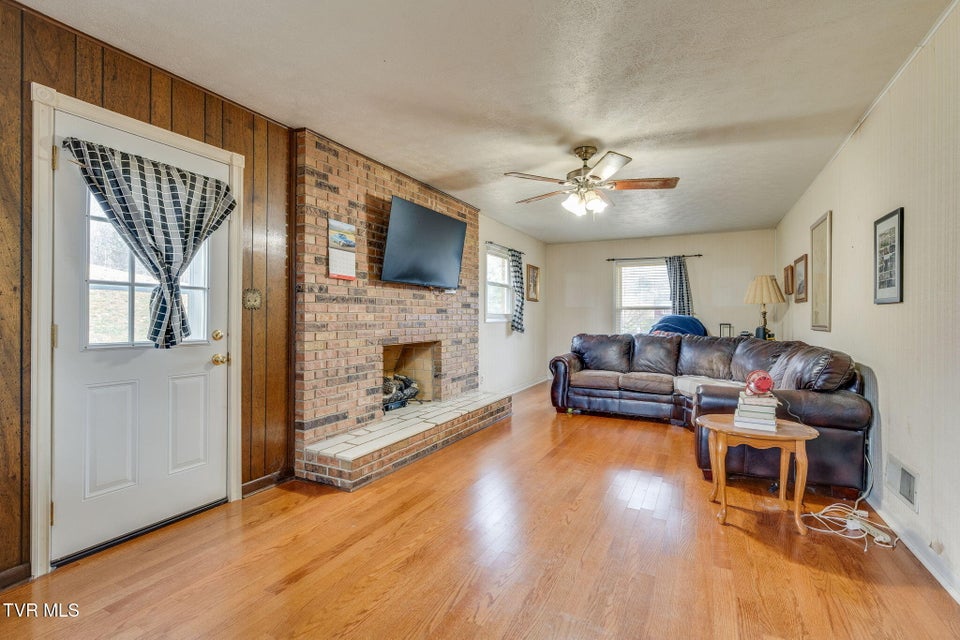 Photo #10: 1674 Gale Lane