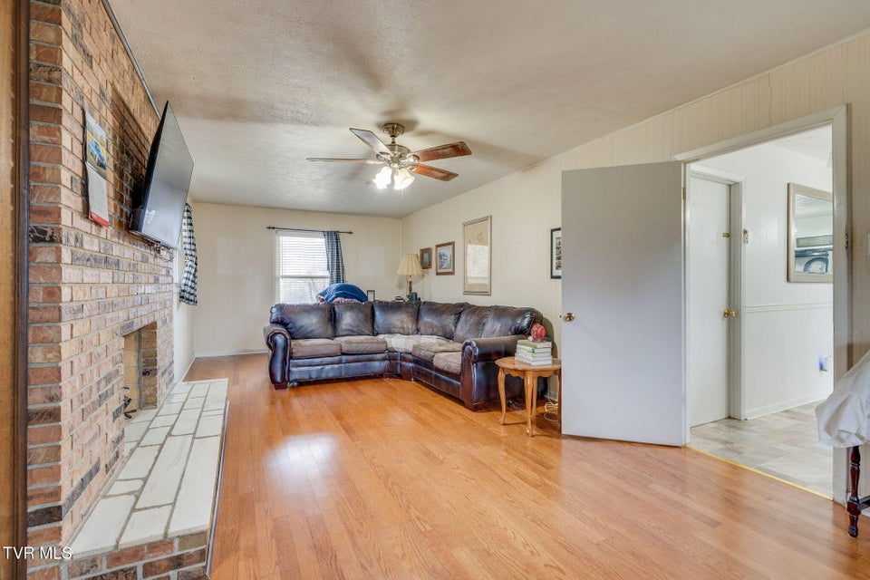 Photo #11: 1674 Gale Lane