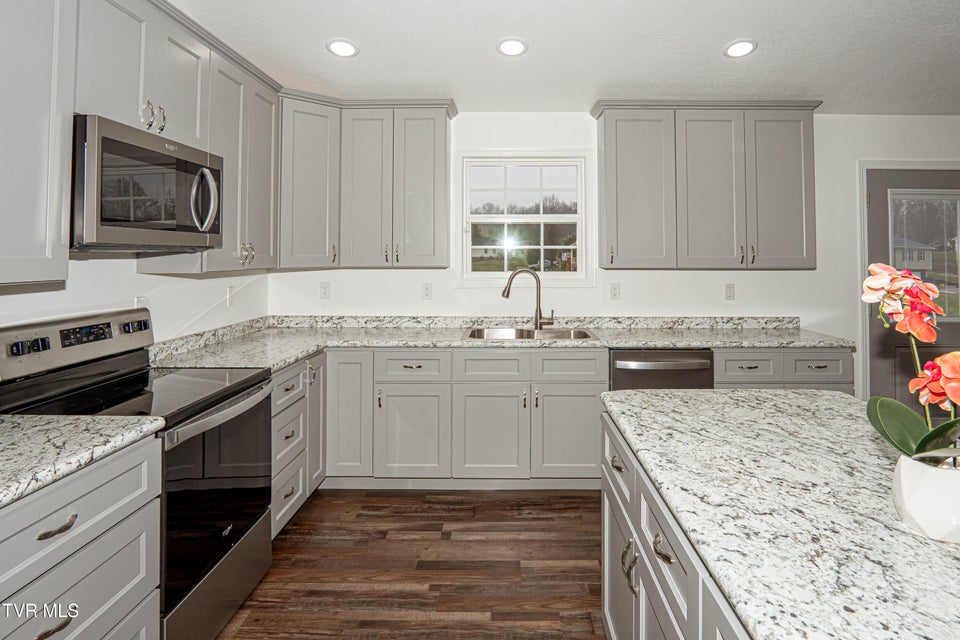 Photo #9: 6245 Snapps Ferry Road