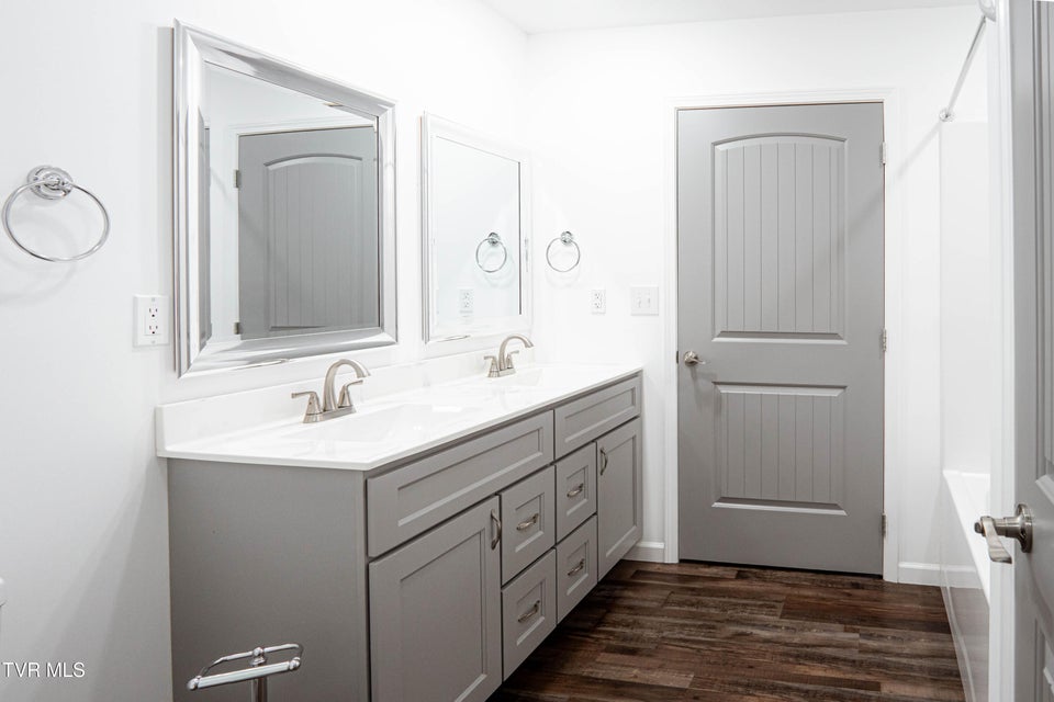 Photo #33: 6245 Snapps Ferry Road