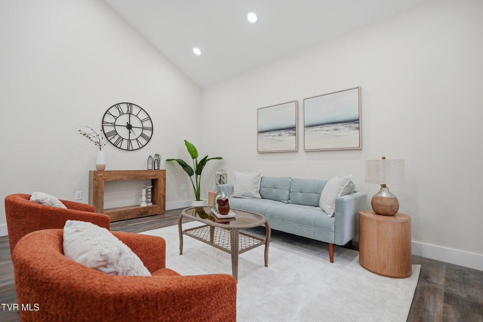 Photo #10: 2641 Anderson Street