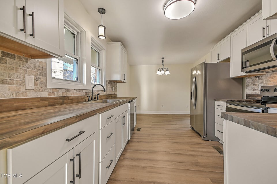 Photo #16: 4216 Maplewood Street