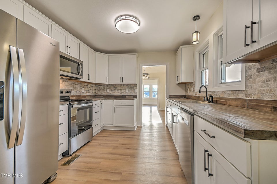 Photo #17: 4216 Maplewood Street