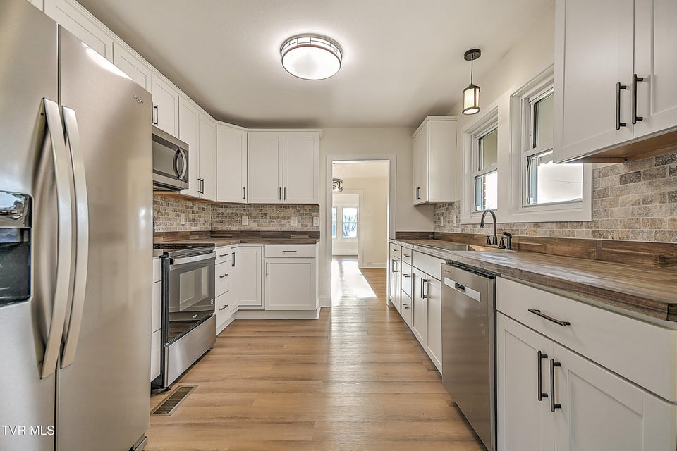 Photo #18: 4216 Maplewood Street