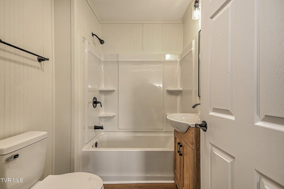 Photo #26: 4216 Maplewood Street