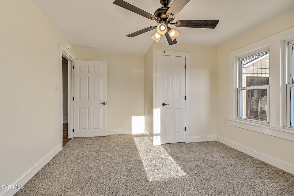 Photo #31: 4216 Maplewood Street