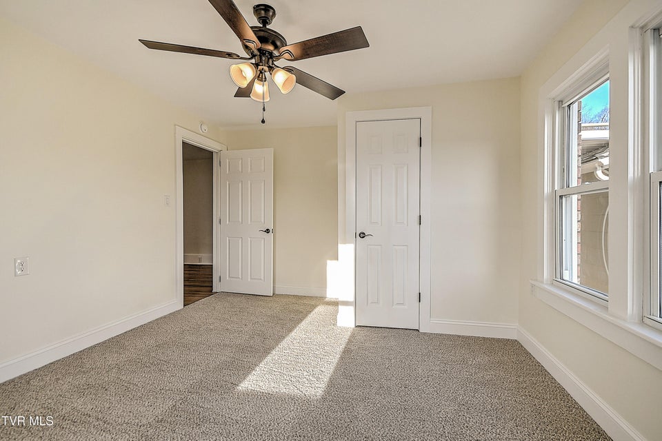 Photo #32: 4216 Maplewood Street