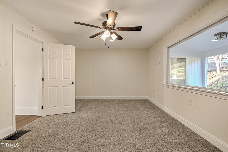 Photo #36: 4216 Maplewood Street