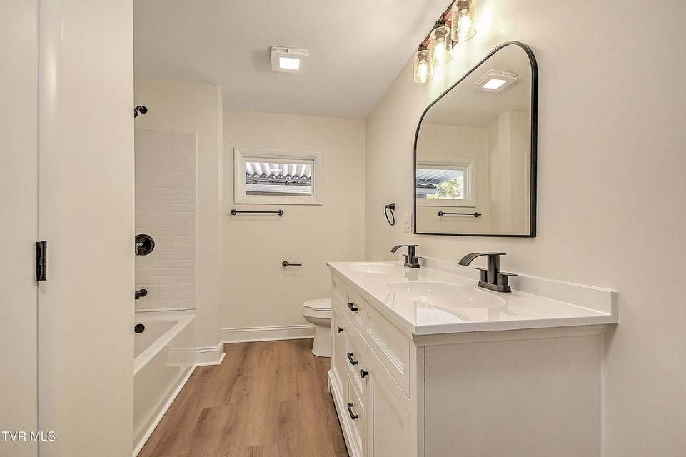 Photo #38: 4216 Maplewood Street