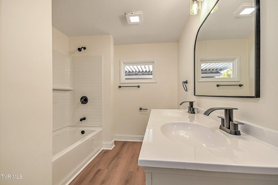 Photo #39: 4216 Maplewood Street