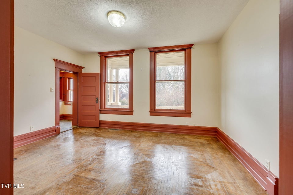 Photo #32: 322 Spruce Street