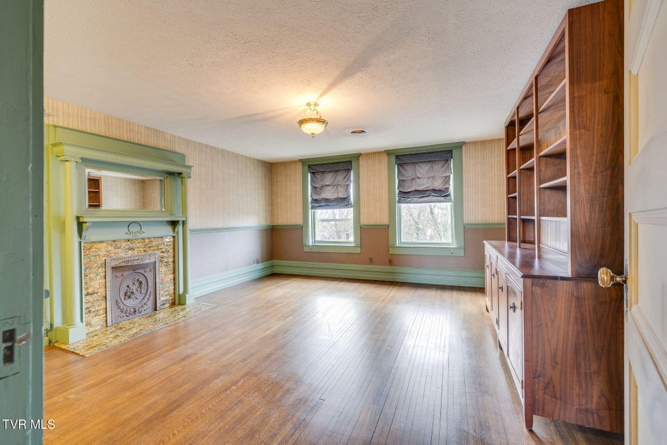 Photo #37: 322 Spruce Street