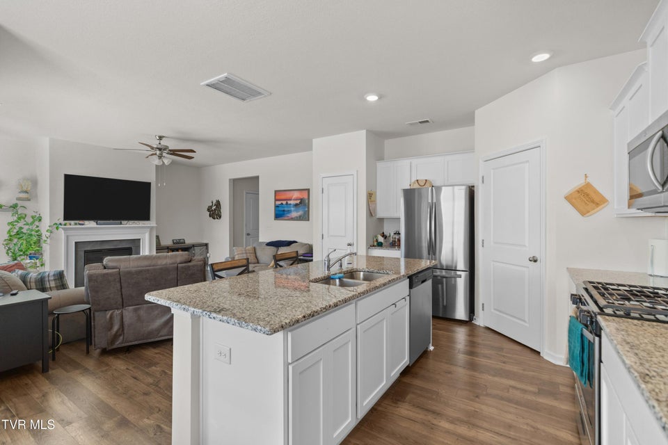 Photo #11: 573 Cliff Street