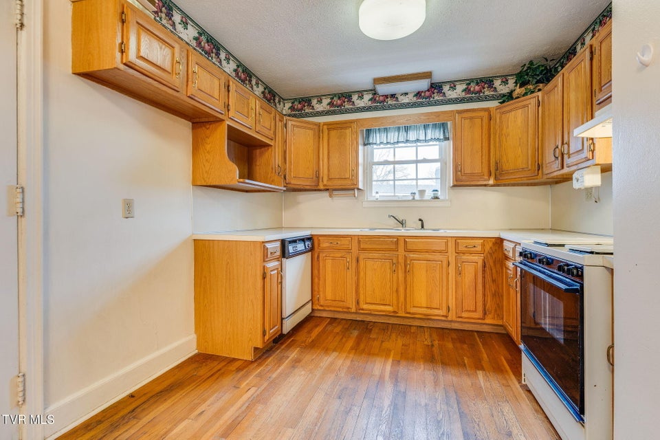 Photo #13: 805 Watauga Street