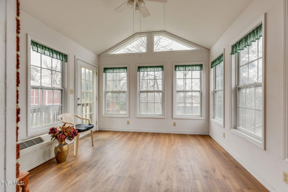 Photo #10: 805 Watauga Street