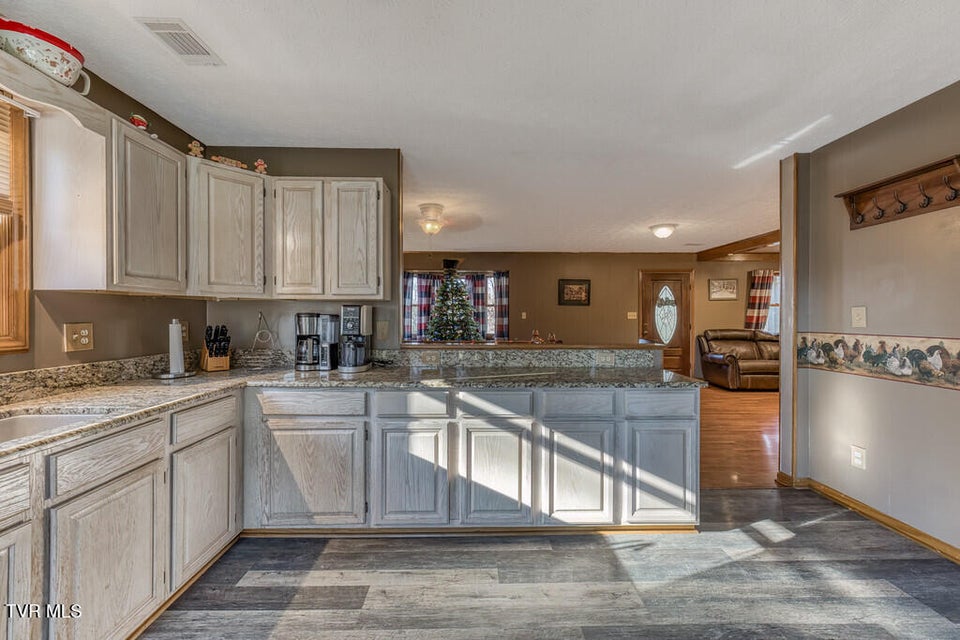 Photo #19: 155 Horseshoe Drive