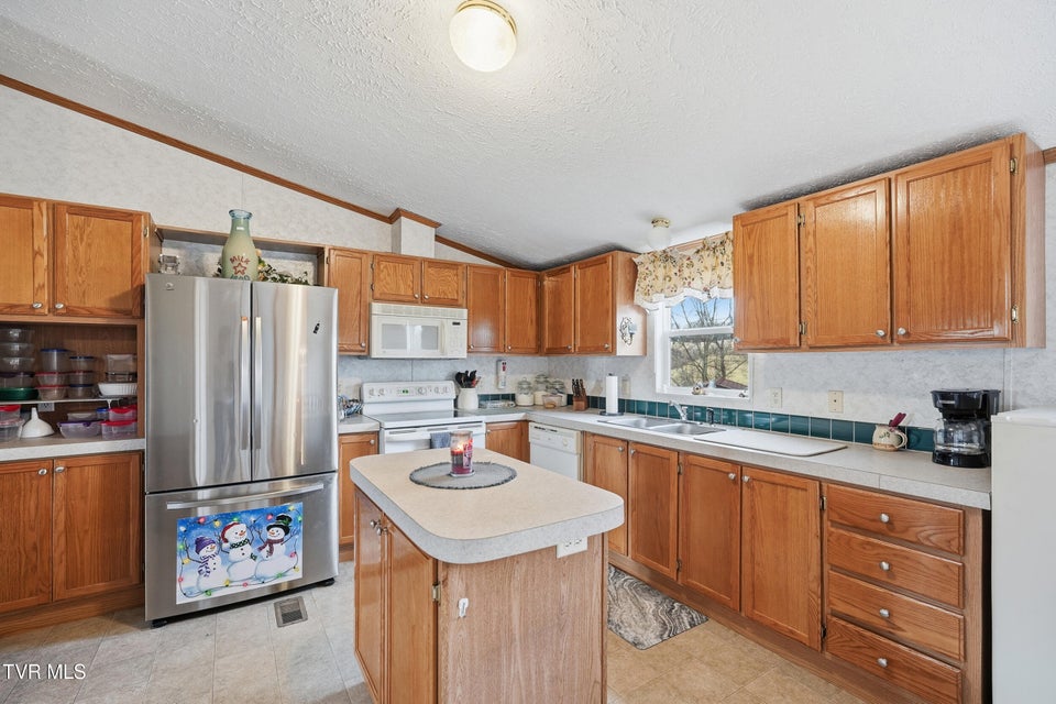 Photo #27: 490 Courthouse Drive