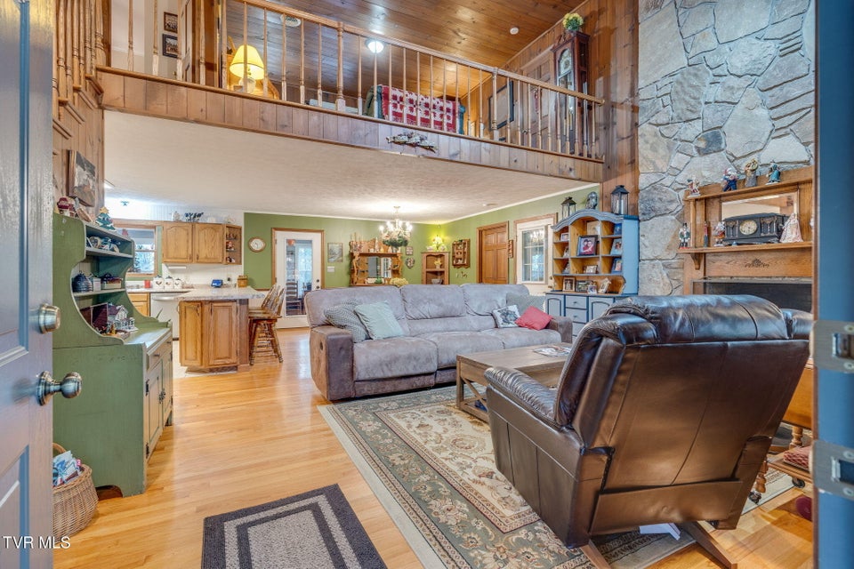 Photo #7: 1934 Old Walnut Lane