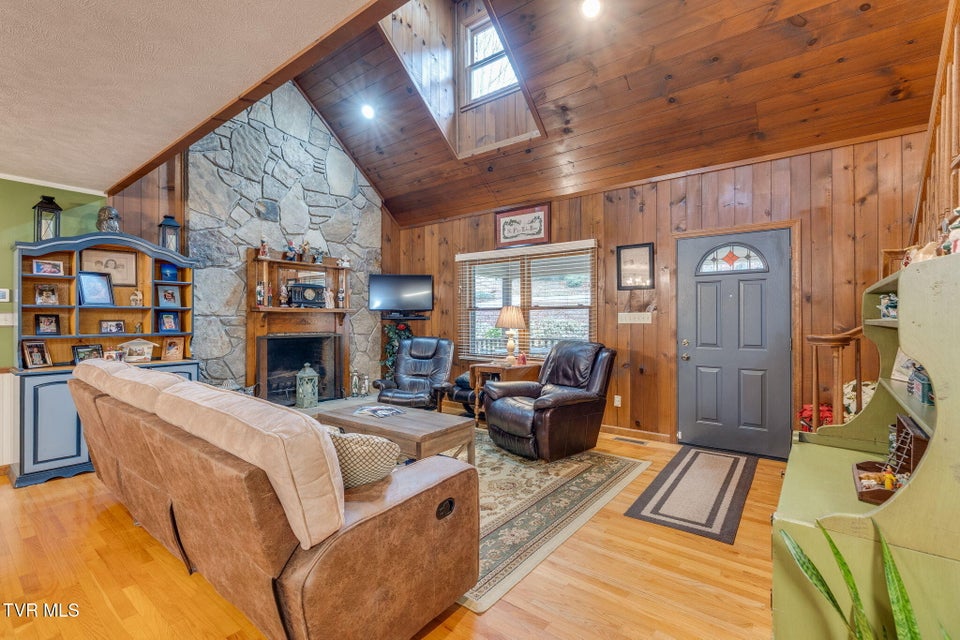 Photo #8: 1934 Old Walnut Lane