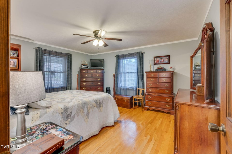 Photo #17: 1934 Old Walnut Lane