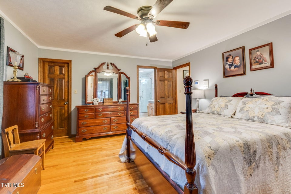 Photo #19: 1934 Old Walnut Lane