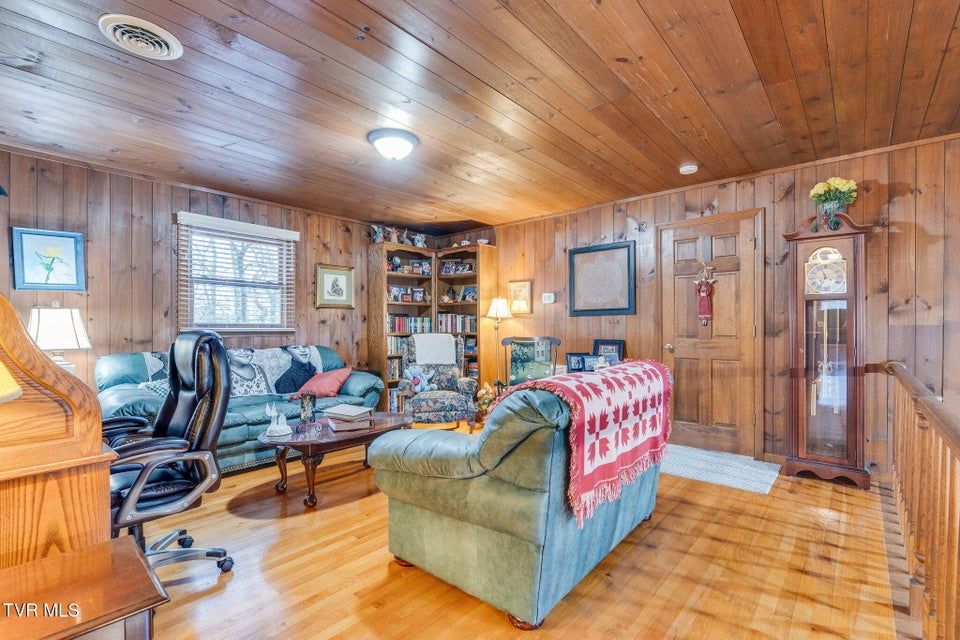 Photo #24: 1934 Old Walnut Lane