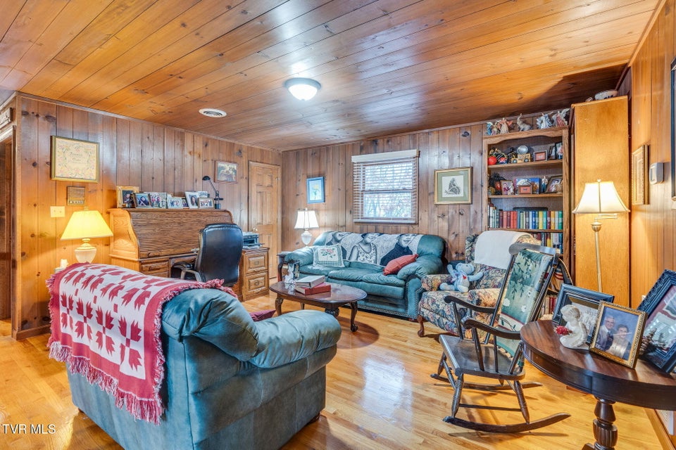 Photo #25: 1934 Old Walnut Lane