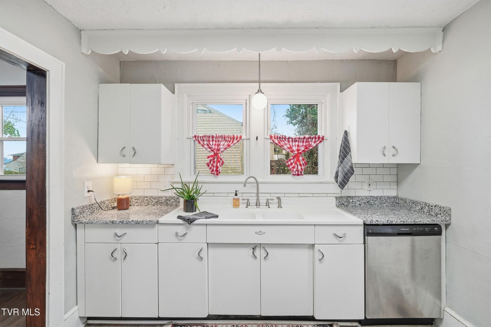 Photo #6: 1614 Broad Street