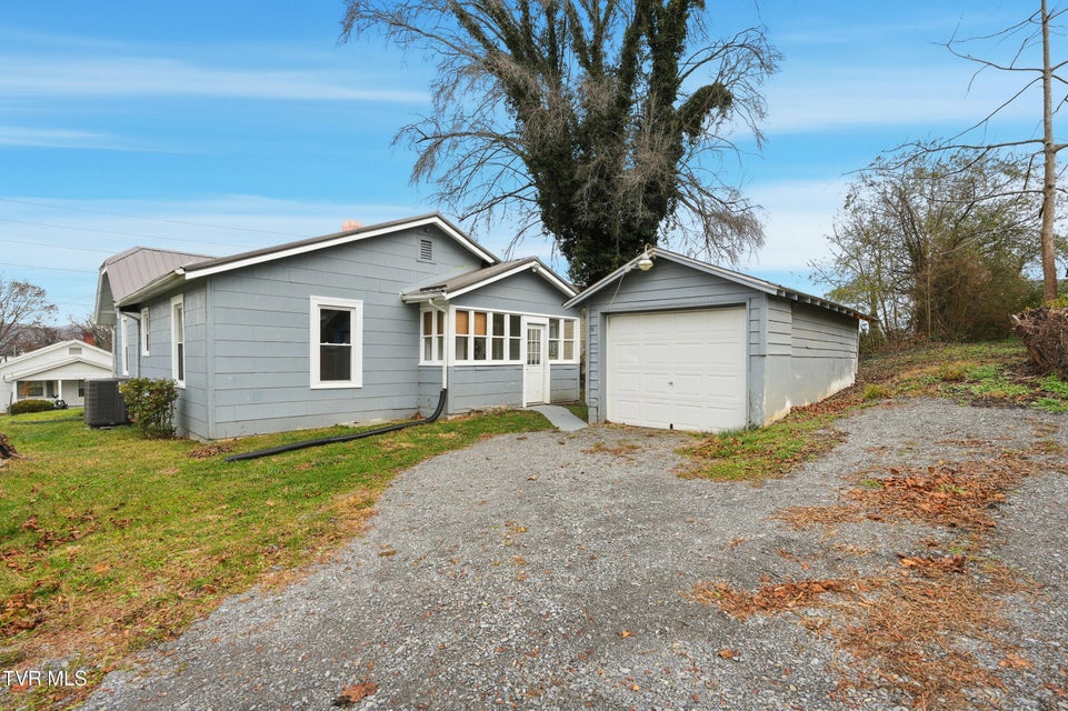 Photo #17: 1614 Broad Street