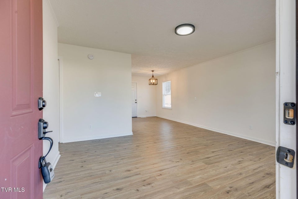 Photo #3: 323 Mountain Ash Drive