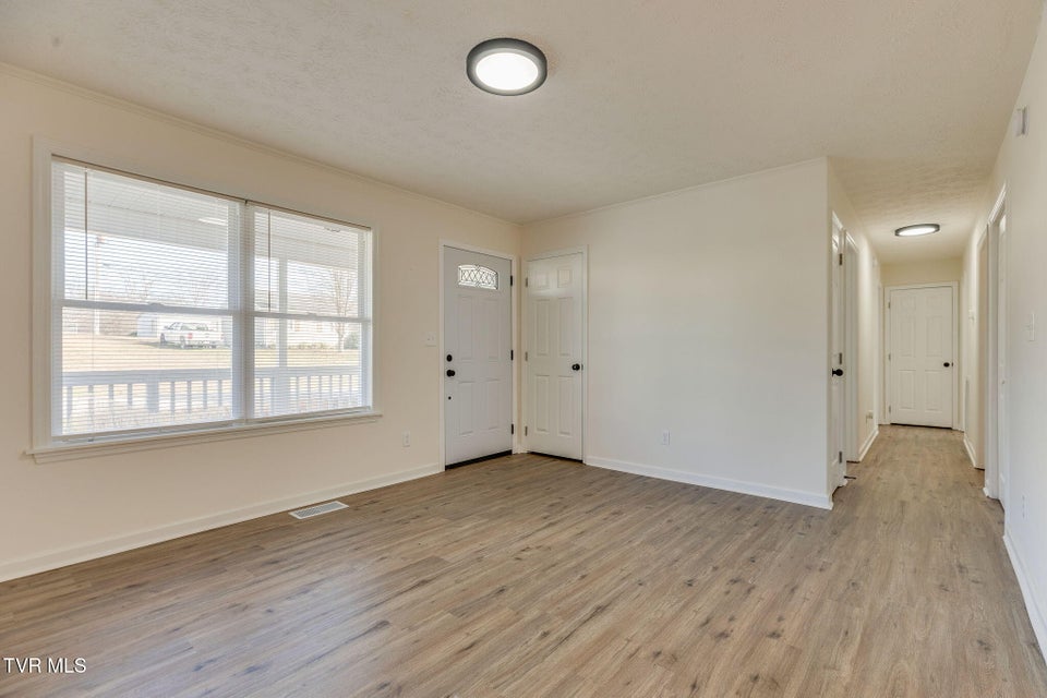 Photo #5: 323 Mountain Ash Drive