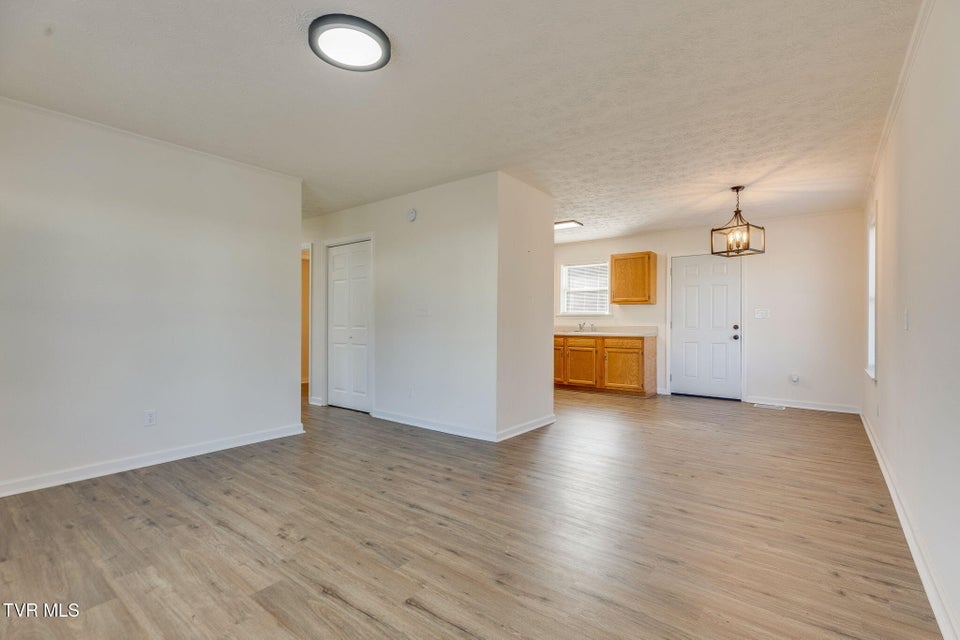 Photo #6: 323 Mountain Ash Drive